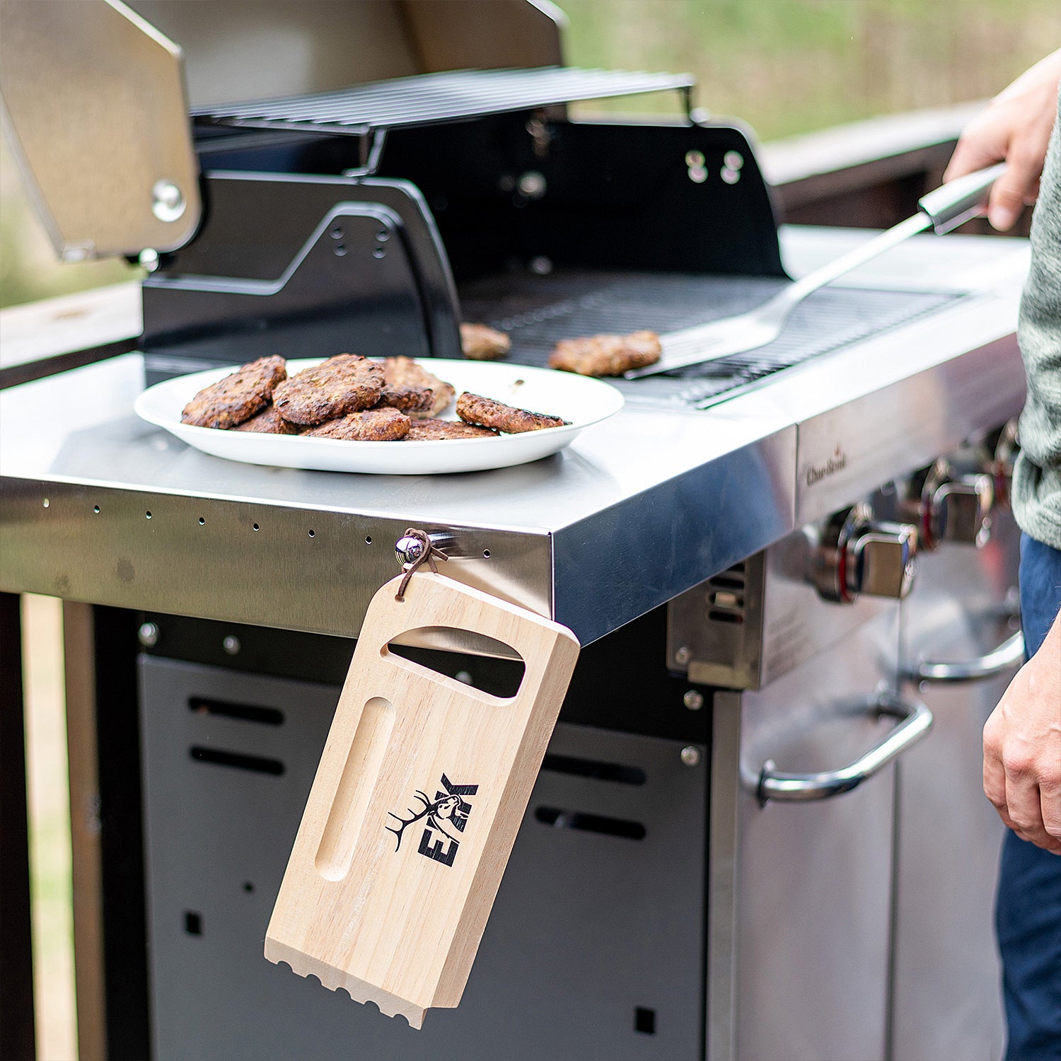 ELK Bristle-Free Grill Scraper - Natural Rubberwood BBQ Cleaning Tool for Grates - Ergonomic Handle, Multipurpose Grill Accessory - Ideal Gift for Outdoor BBQ Enthusiasts