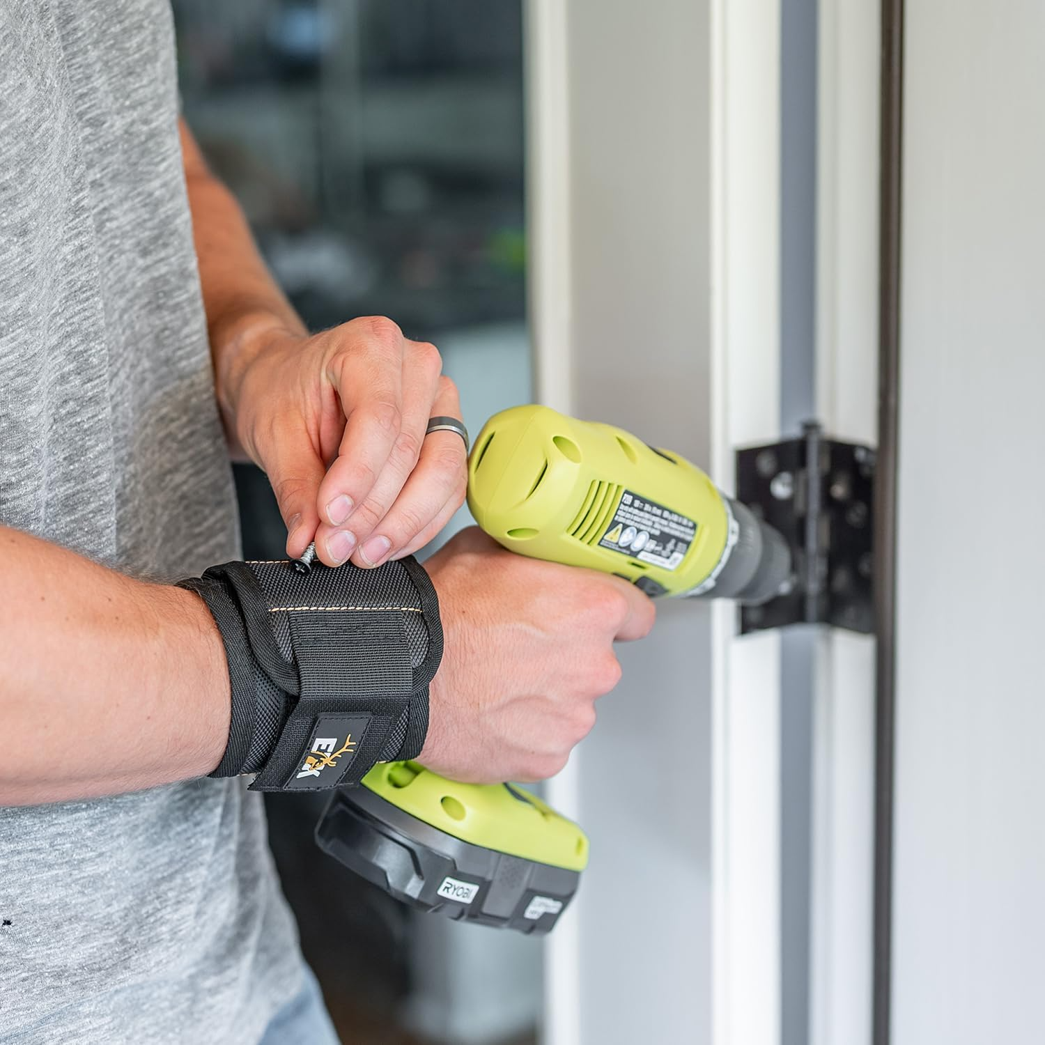 The Essential Handyman Gift Set: Magnetic Wristband, Universal Socket Grip Set and Tape Measure Set for Ultimate Precision and Convenience - Perfect Gift for DIY Home Repairs